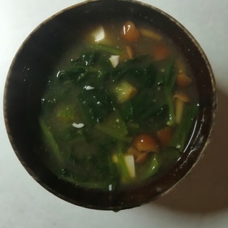 豆腐となめことほうれん草のみそ汁